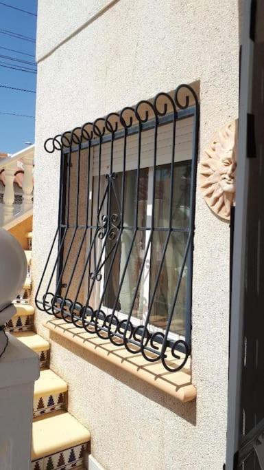 Villa Lovely Detached 3 Bedroom Villa, Communal Pool In Quesada