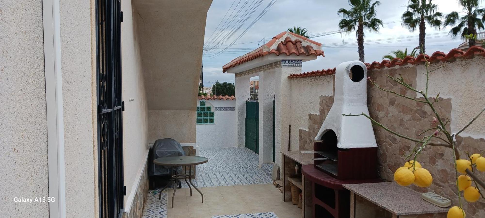 Lovely Detached 3 Bedroom Villa, Communal Pool In Quesada Villa