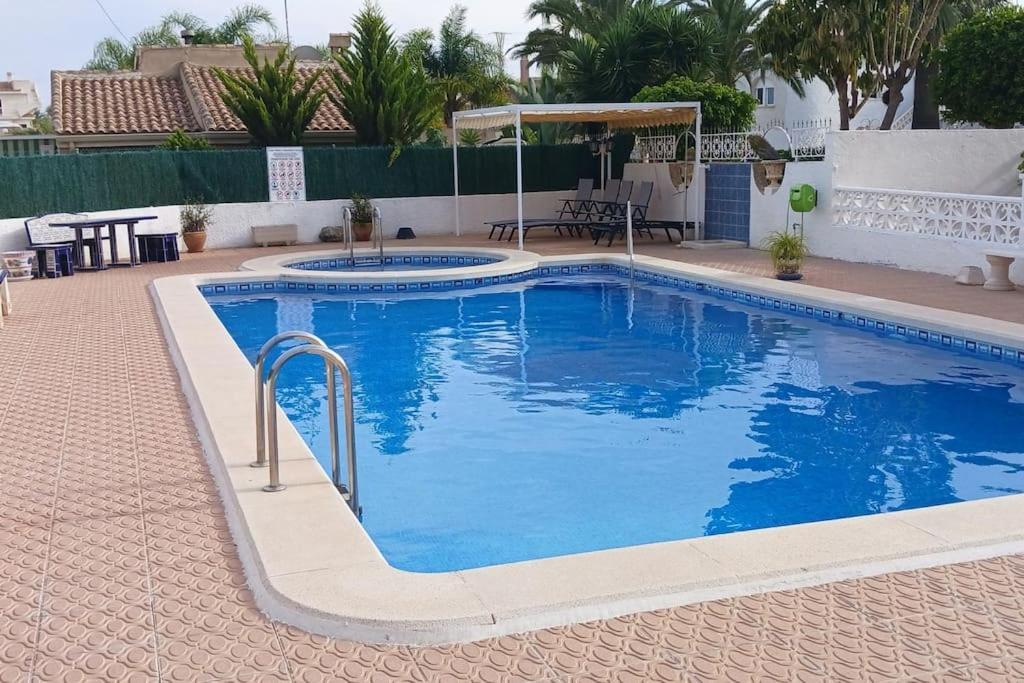 Lovely Detached 3 Bedroom Villa, Communal Pool In Quesada Villa
